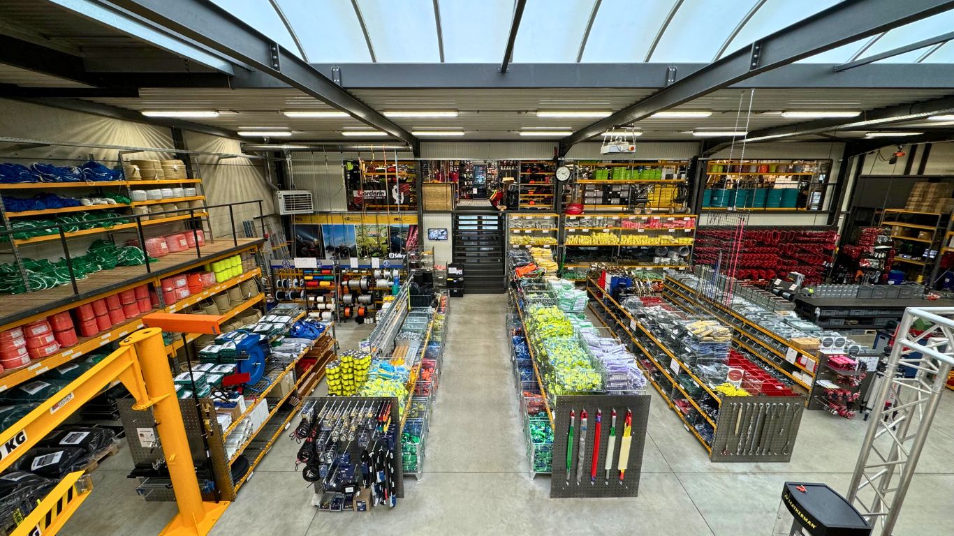 Le bâtiment annexe de la Corderie Bauwens dédié à l'élagage, aux travaux en hauteur et à l'atelier de couture industrielle